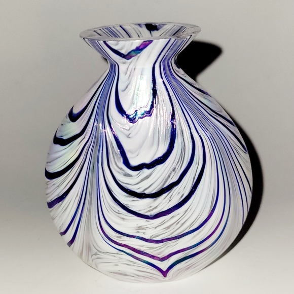 Bud Vase, Vintage Blue & White Studio Art Glass with Feather Design, Chip - Picture 3 of 8